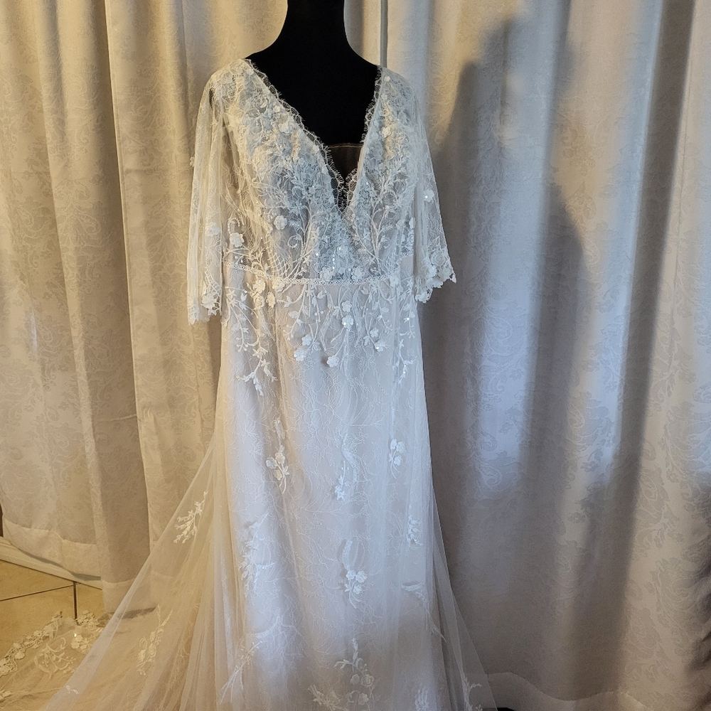 Melissa Sweet Wedding Dress, Lace and Floral Applique, Size 20W Color Ivory